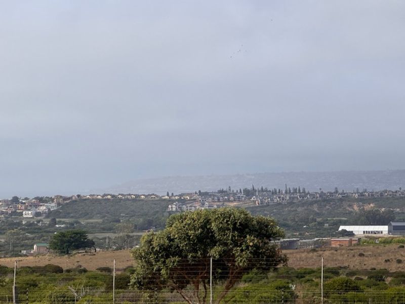 Vacant Stand in Sought-After Estate - Photo 4