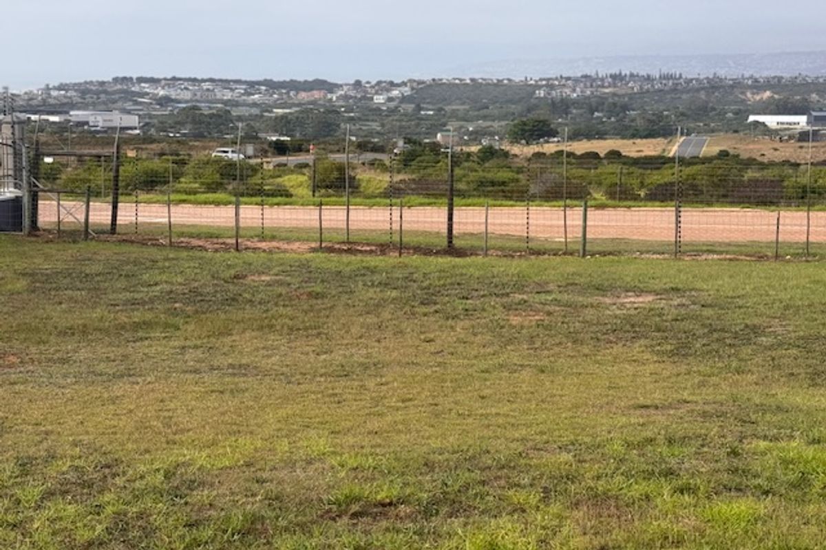 Vacant Stand in Sought-After Estate - Photo 2