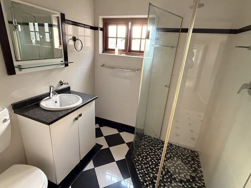 Tranquil Garden Cottage with Private Yard - Photo 6