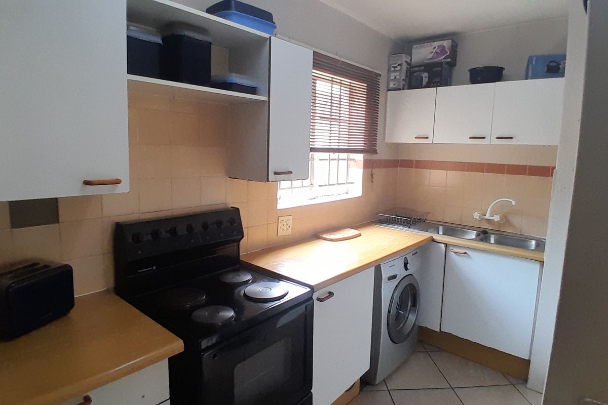 Neat Ground Floor Unit Comfort Meets Convenience - Photo 5