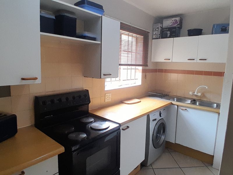 Neat Ground Floor Unit Comfort Meets Convenience - Photo 5