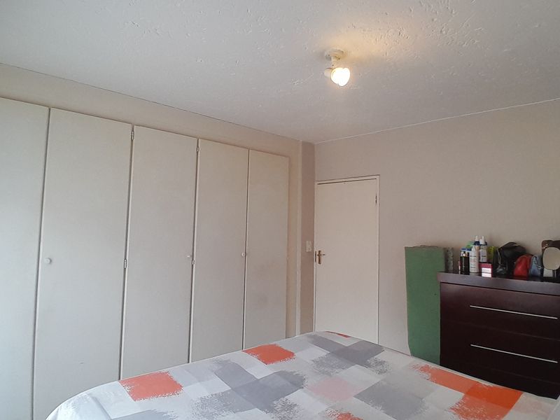 Neat Ground Floor Unit Comfort Meets Convenience - Photo 7