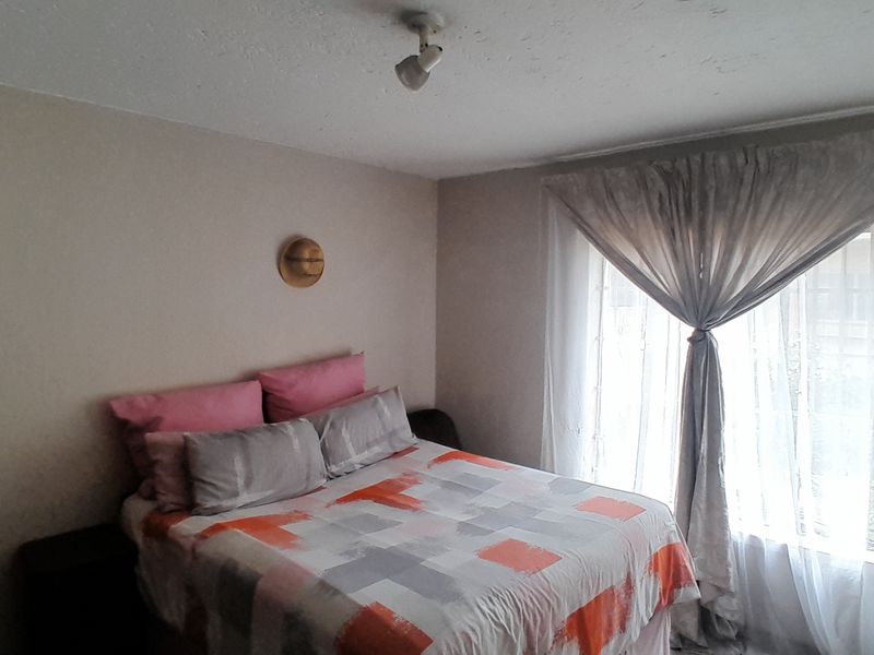 Neat Ground Floor Unit Comfort Meets Convenience - Photo 6