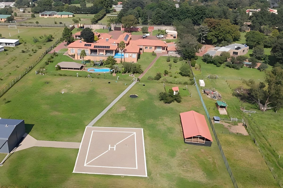 Exceptional Waterfront Living in the heart of Rynfield – A Rare Home with Endless Potential - Photo 5