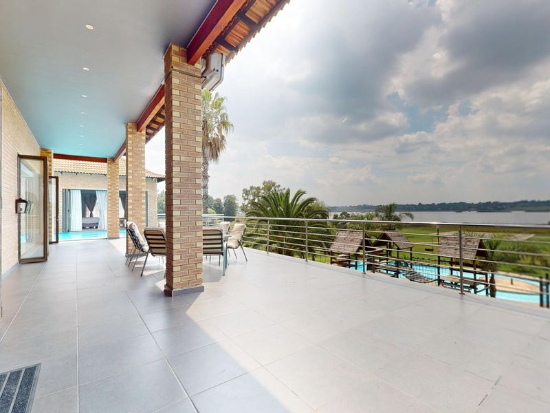 Exceptional Waterfront Living in the heart of Rynfield – A Rare Home with Endless Potential - Photo 8