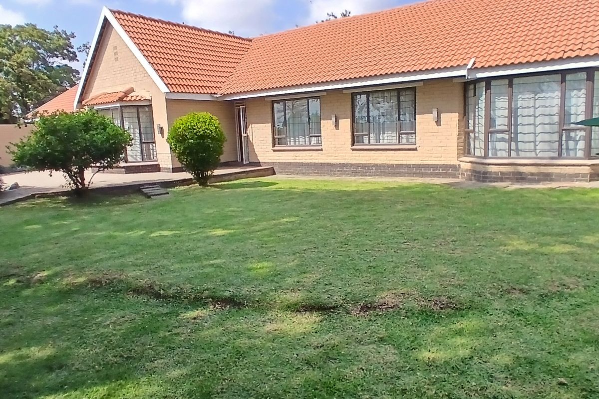 Spacious Family Living with Endless Potential in Brackenhurst - Photo 2