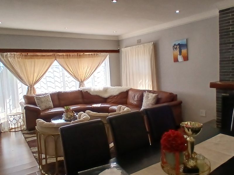 Spacious Family Living with Endless Potential in Brackenhurst - Photo 7