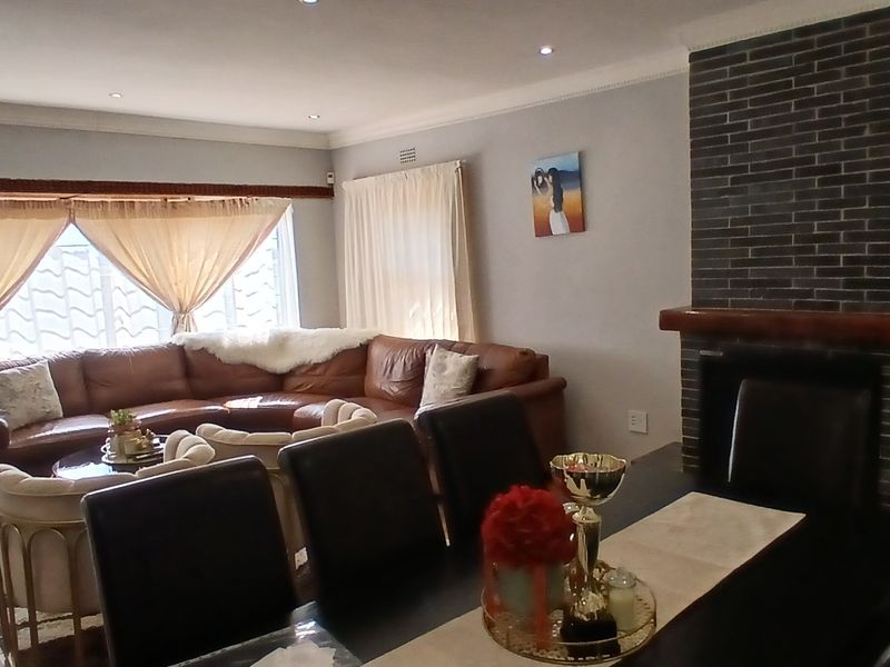 Spacious Family Living with Endless Potential in Brackenhurst - Photo 6