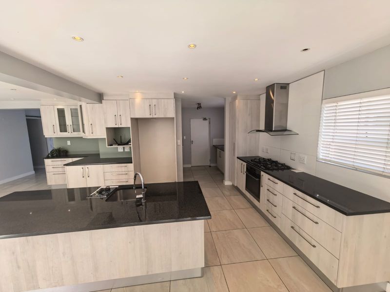 Secure Country Living with Mountain Views – 4-Bedroom Home in Somerset Country Estate - Photo 3