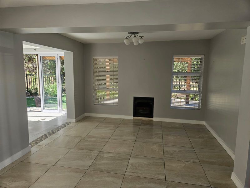 Secure Country Living with Mountain Views – 4-Bedroom Home in Somerset Country Estate - Photo 10