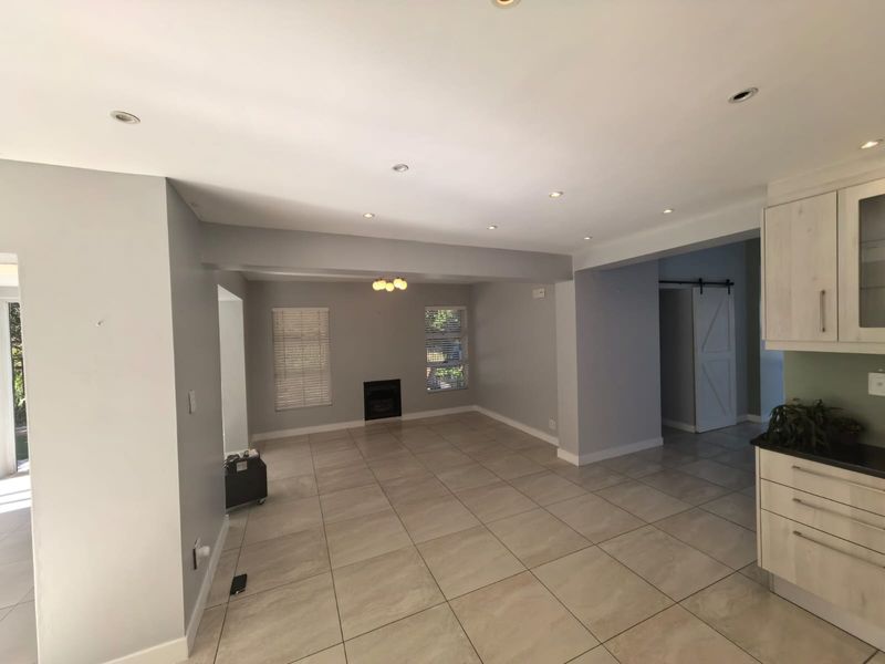 Secure Country Living with Mountain Views – 4-Bedroom Home in Somerset Country Estate - Photo 9