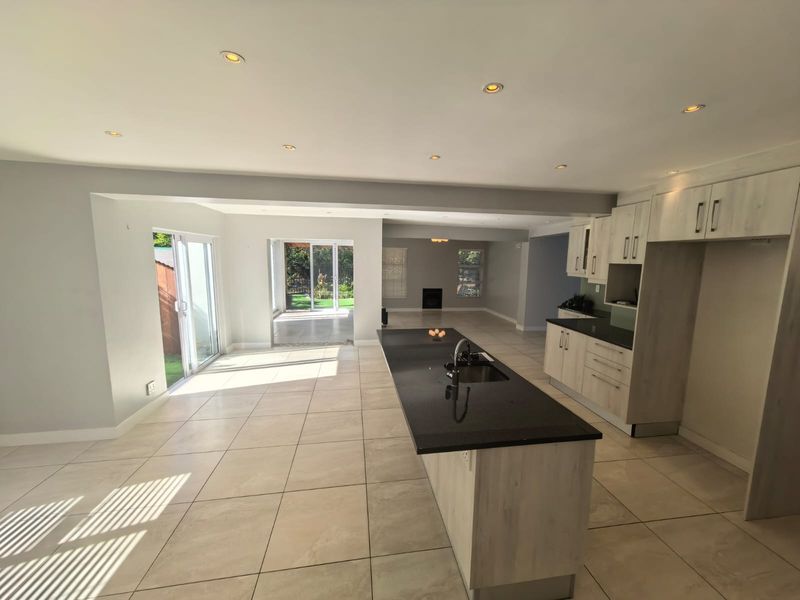 Secure Country Living with Mountain Views – 4-Bedroom Home in Somerset Country Estate - Photo 7