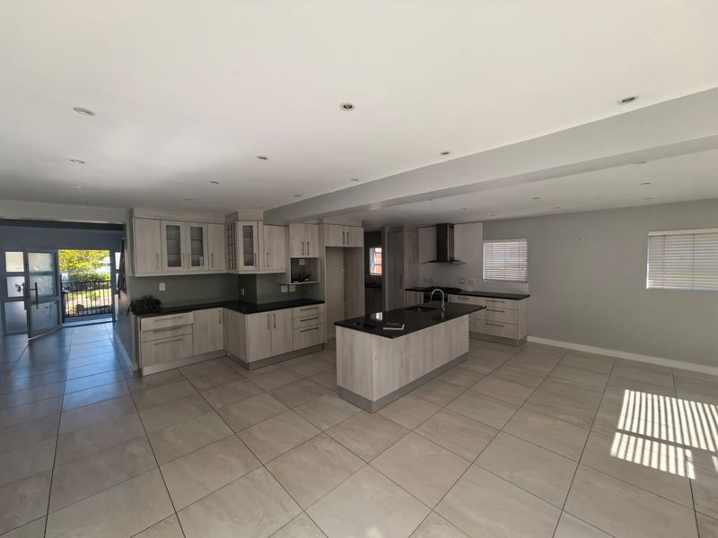 Secure Country Living with Mountain Views – 4-Bedroom Home in Somerset Country Estate - Photo 6