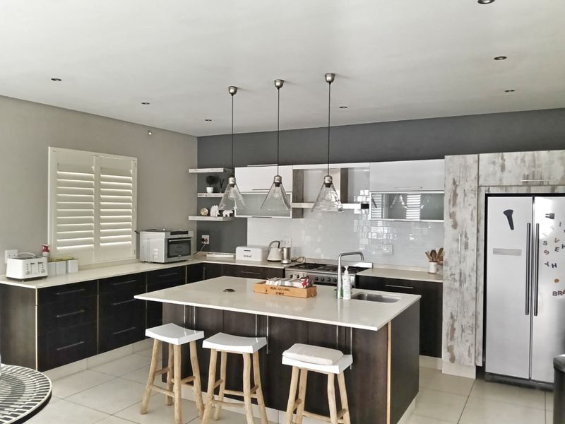 Luxury Lakeside Living in Mzingazi Golf Estate - Photo 5