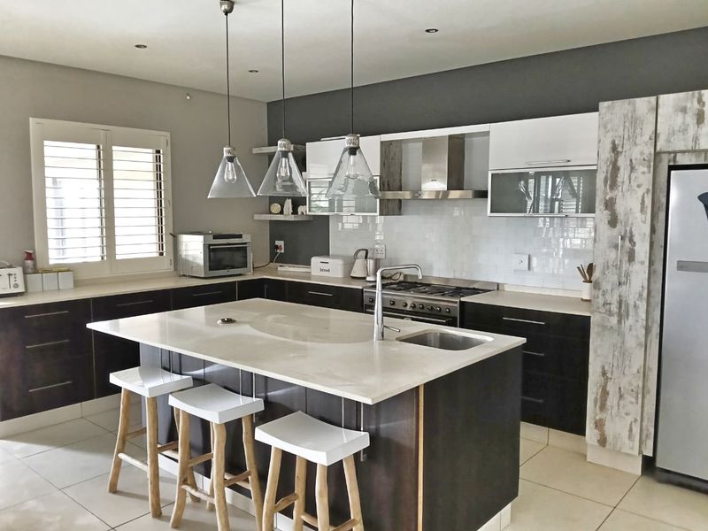 Luxury Lakeside Living in Mzingazi Golf Estate - Photo 2