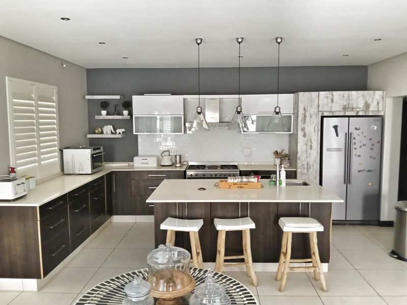 Luxury Lakeside Living in Mzingazi Golf Estate - Photo 6