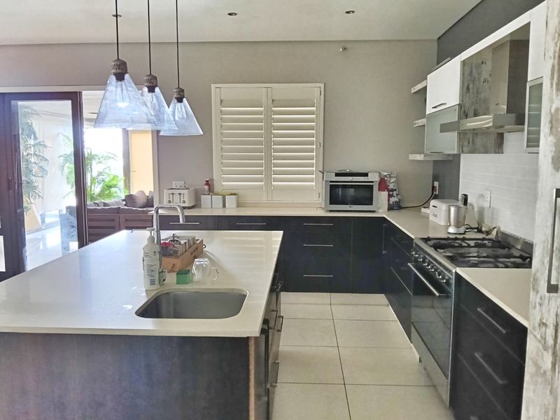 Luxury Lakeside Living in Mzingazi Golf Estate - Photo 8