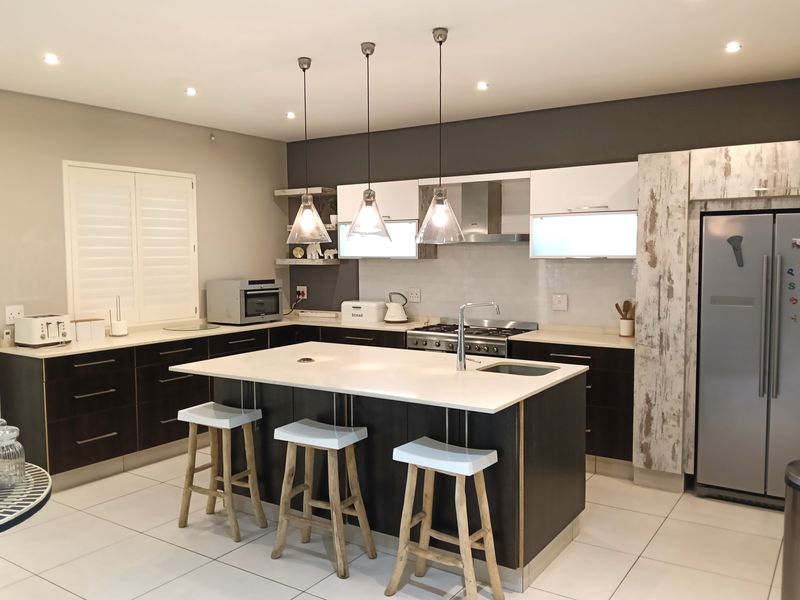 Luxury Lakeside Living in Mzingazi Golf Estate - Photo 3