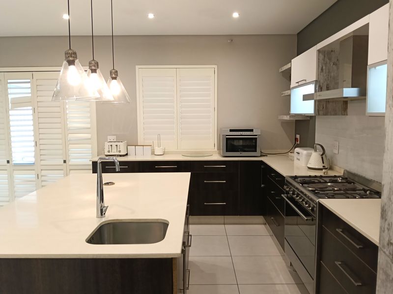 Luxury Lakeside Living in Mzingazi Golf Estate - Photo 8