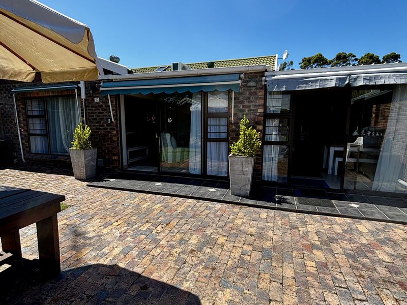 Charming Two-Bedroom Home in Secure Riverside Estate in Plettenberg Bay - Photo 9