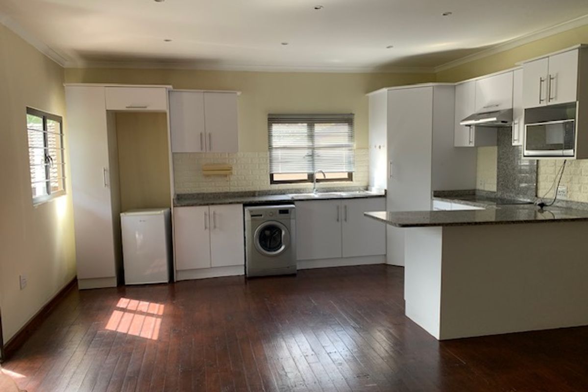 Beautiful 2 Bed 2 Bathroom Garden cottage - Photo 4