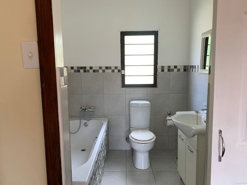 Beautiful 2 Bed 2 Bathroom Garden cottage - Photo 7