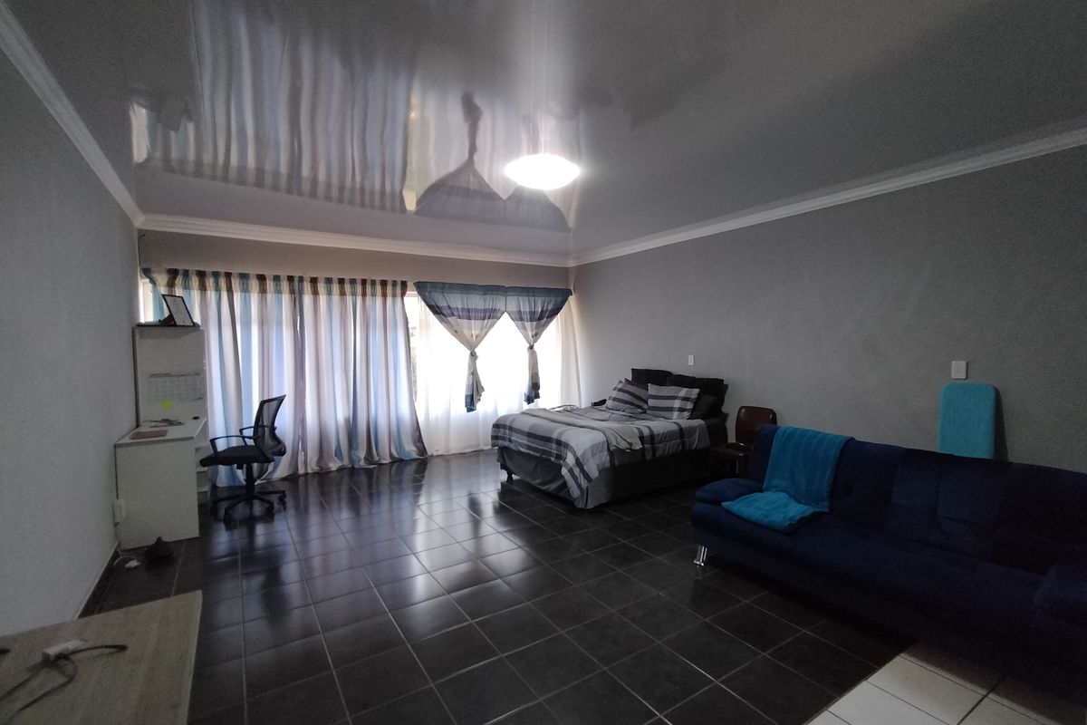 Bachelors flat in Meiringspark. - Photo 3