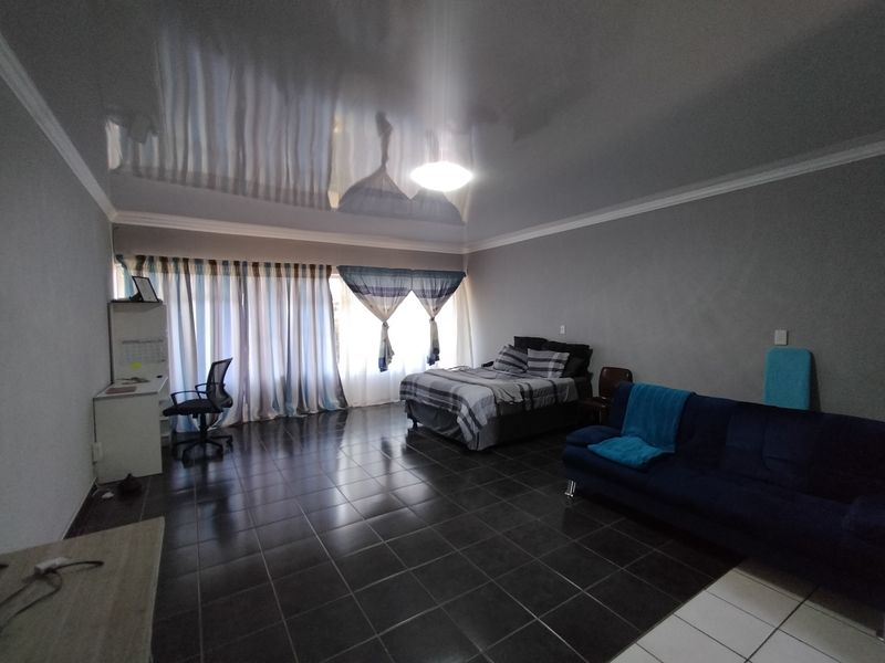 Bachelors flat in Meiringspark. - Photo 3