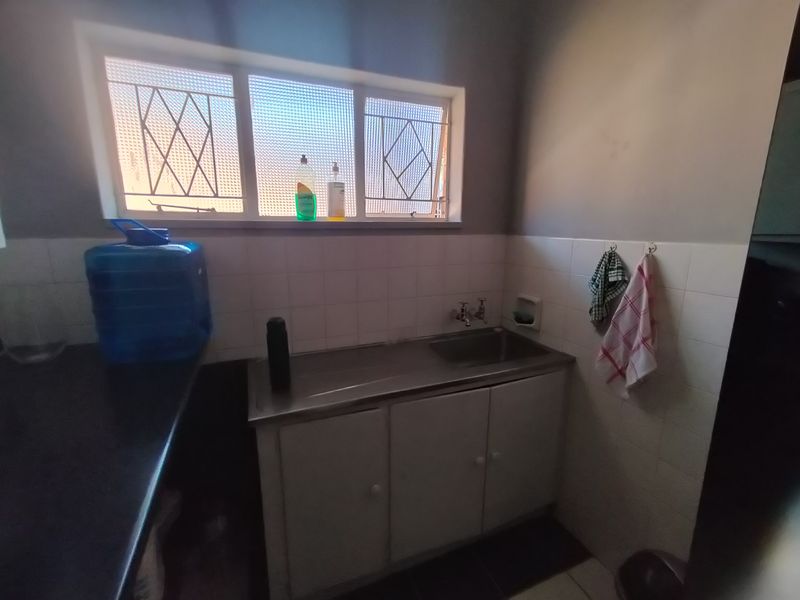 Bachelors flat in Meiringspark. - Photo 9