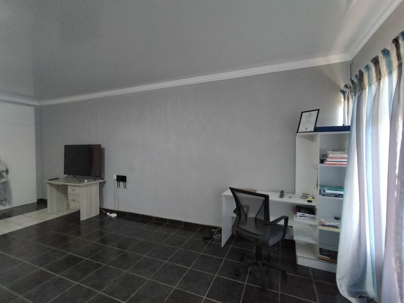 Bachelors flat in Meiringspark. - Photo 6