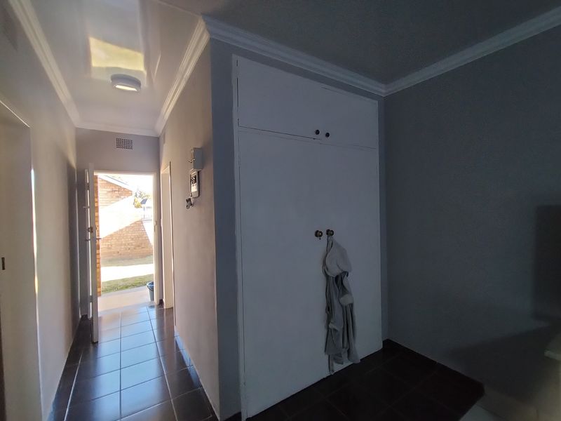 Bachelors flat in Meiringspark. - Photo 5