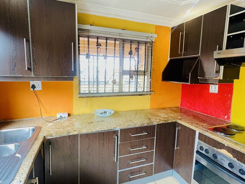 Modern 2-Bedroom Home with Jacuzzi Bath & Entertainment Area in Payneville, Springs - Photo 5