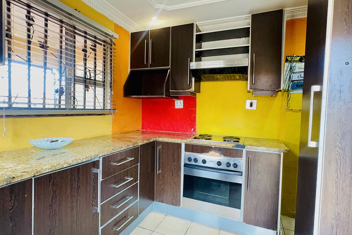 Modern 2-Bedroom Home with Jacuzzi Bath & Entertainment Area in Payneville, Springs - Photo 4