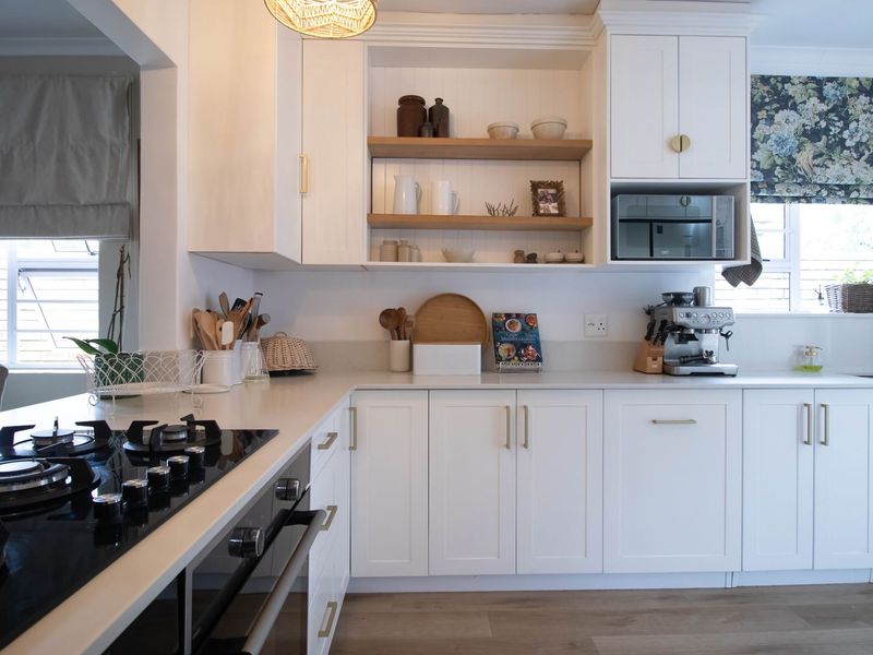 Neat-as-a-Pin & Fully Renovated – Just Move In and Enjoy! - Photo 5