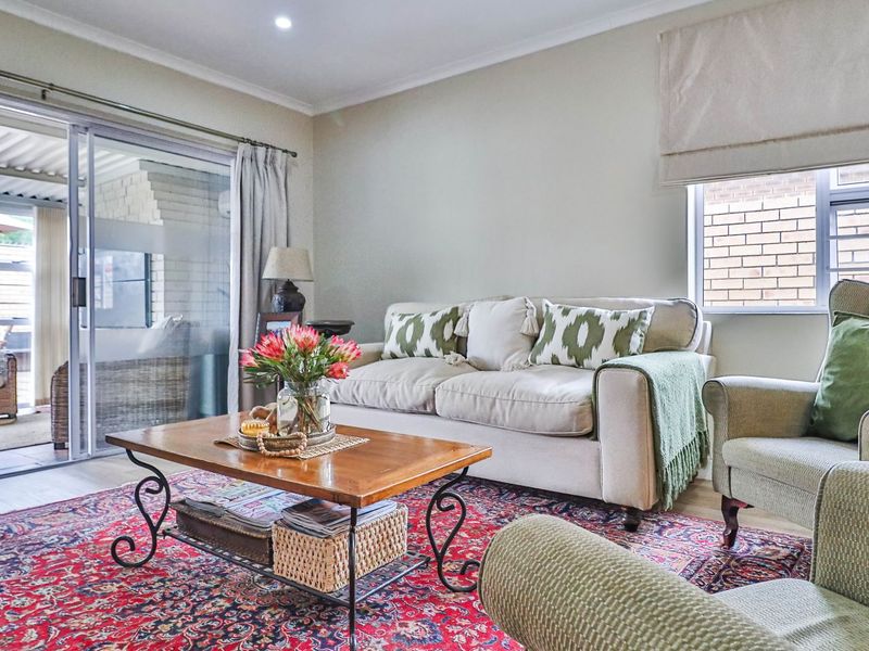 Neat-as-a-Pin & Fully Renovated – Just Move In and Enjoy! - Photo 8