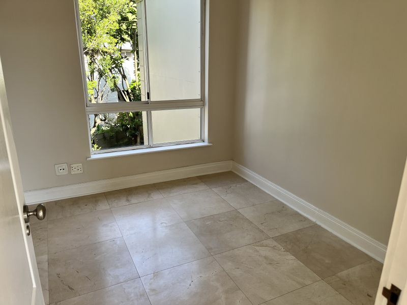 Luxury 4 Bedroom Apartment with Stunning Views - Photo 10