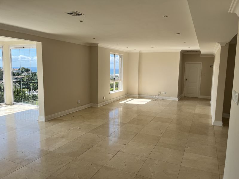 Luxury 4 Bedroom Apartment with Stunning Views - Photo 7