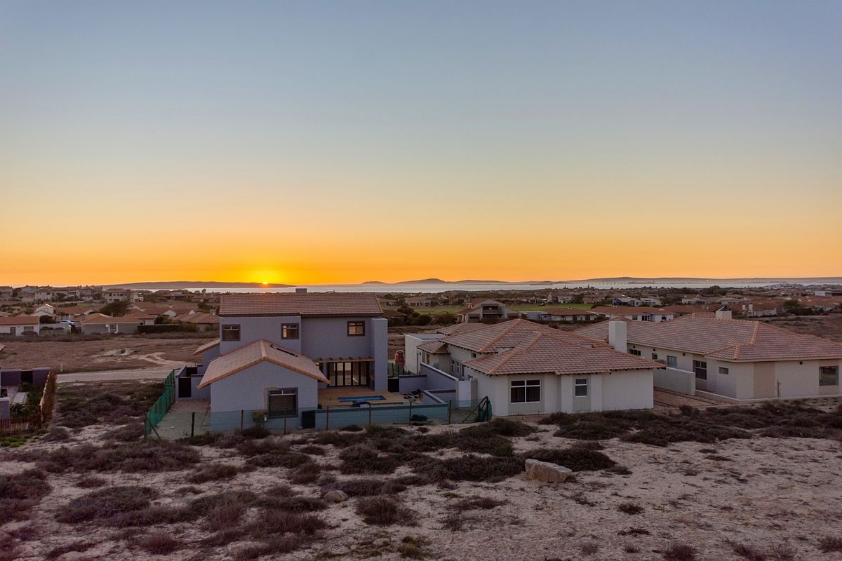 Elevated Living with Expansive Views - Photo 5