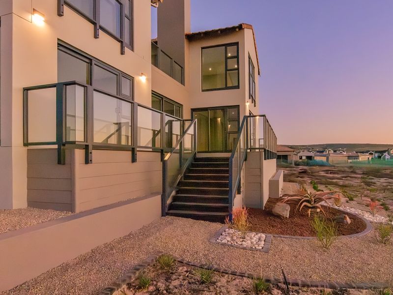 Elevated Living with Expansive Views - Photo 8