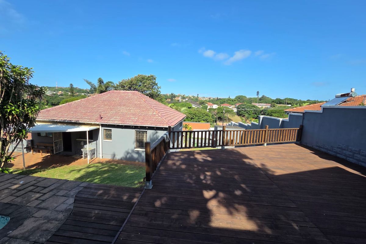 FOR SALE STUNNING FAMILY HOME ON THE BLUFF - Photo 3