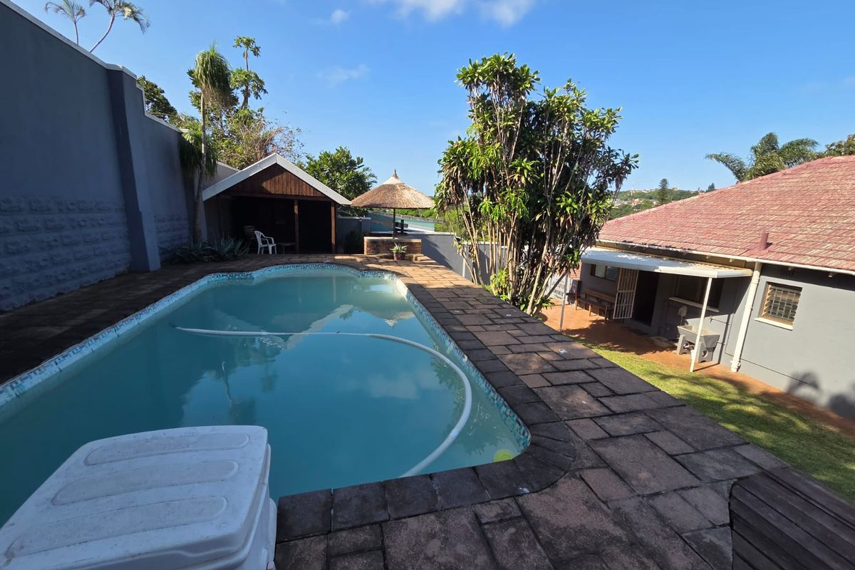 FOR SALE STUNNING FAMILY HOME ON THE BLUFF - Photo 2