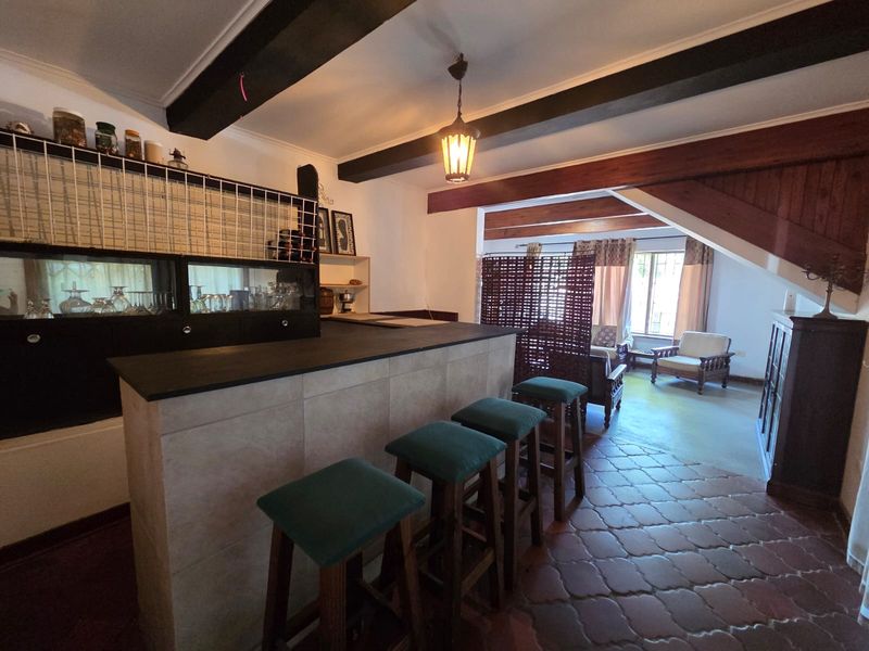 FOR SALE STUNNING FAMILY HOME ON THE BLUFF - Photo 9