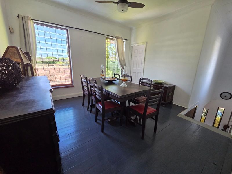 FOR SALE STUNNING FAMILY HOME ON THE BLUFF - Photo 7