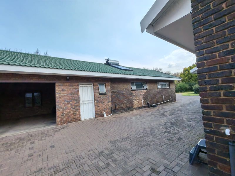 4 Bedroom House with  flatlets for Sale in Vaalpark - Photo 3