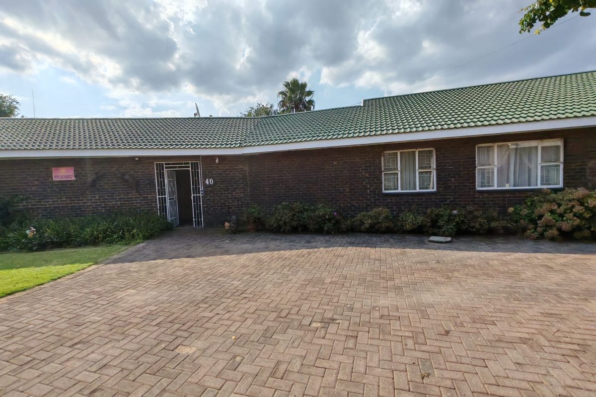 4 Bedroom House with  flatlets for Sale in Vaalpark - Photo 2