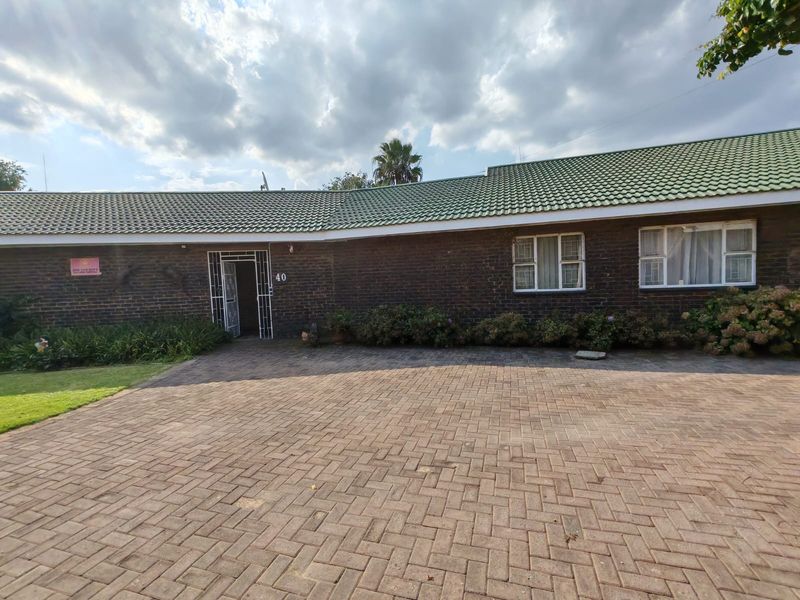 4 Bedroom House with  flatlets for Sale in Vaalpark - Photo 2