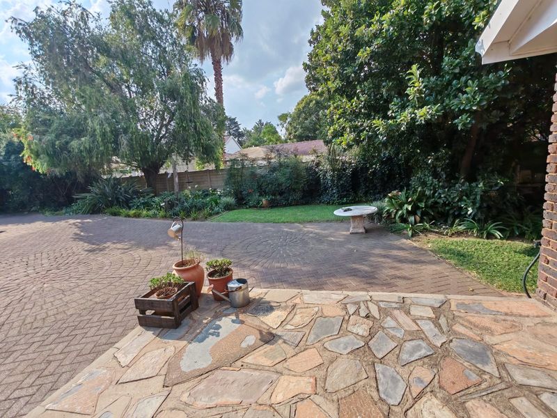 4 Bedroom House with  flatlets for Sale in Vaalpark - Photo 8