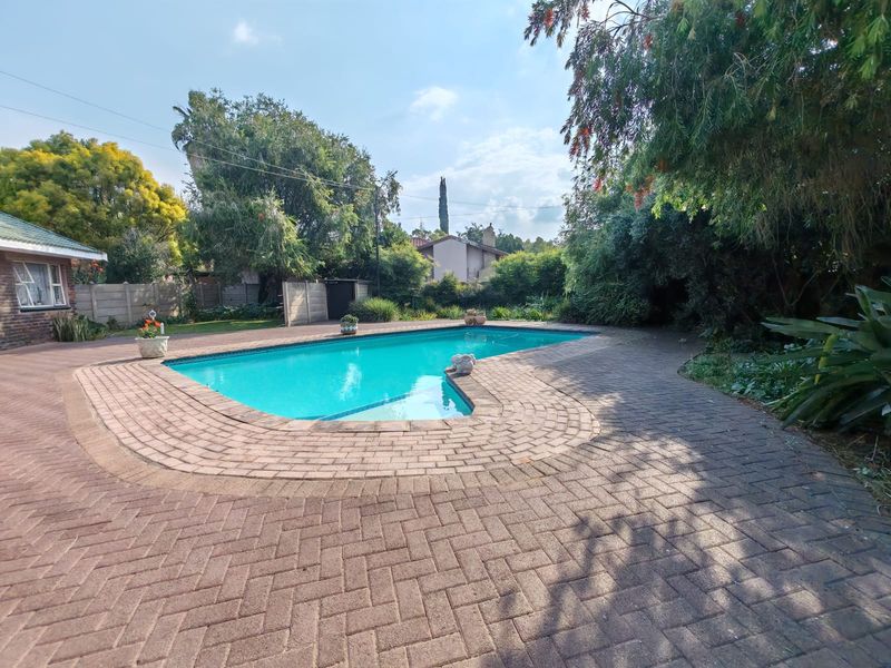 4 Bedroom House with  flatlets for Sale in Vaalpark - Photo 7