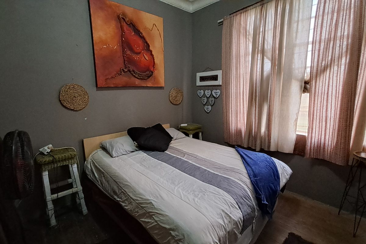 Charming 2-Bedroom Gem in the Heart of town – Perfect for First-Time Buyers or Investors - Photo 3