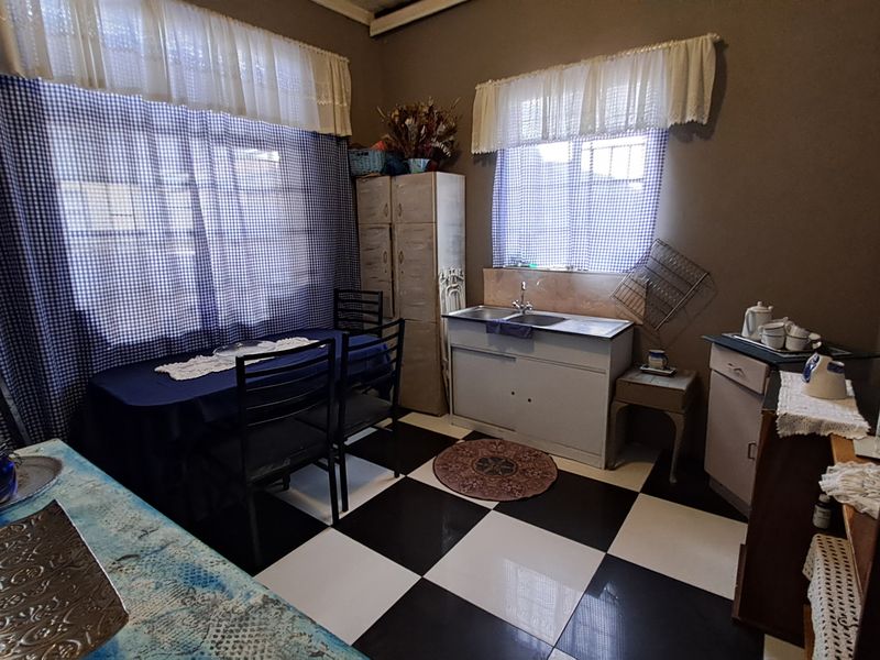 Charming 2-Bedroom Gem in the Heart of town – Perfect for First-Time Buyers or Investors - Photo 4